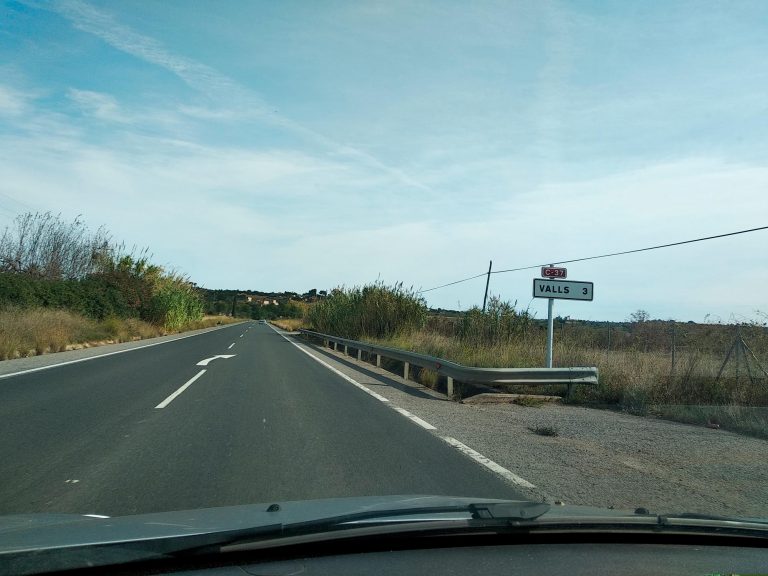 Dos ferits en xocar un turisme contra un mur a Valls