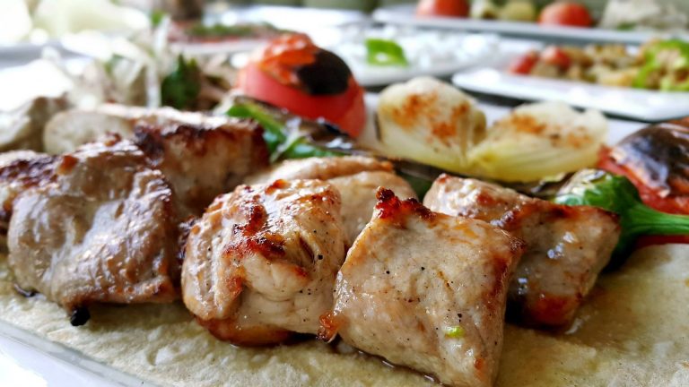 Un Estudio de las Tradiciones Culinarias Comunes de España y Turquía: Explorando Sabores e Influencias Compartidos