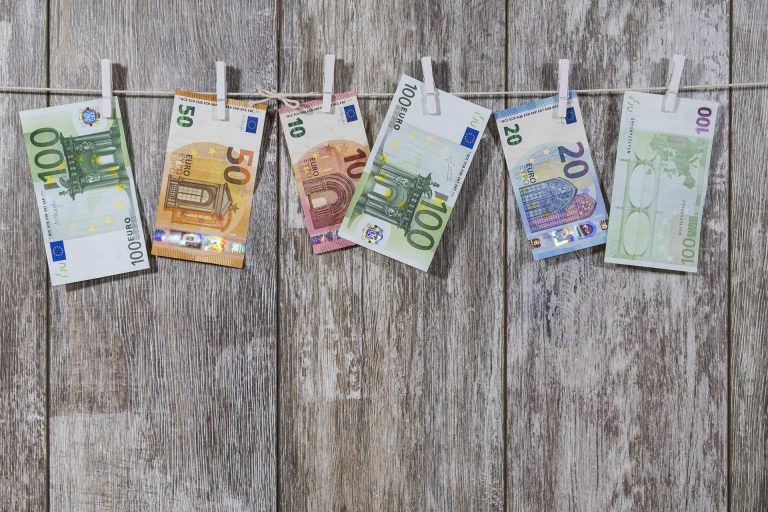 Qué salario mínimo deben pagar los empresarios en 2023