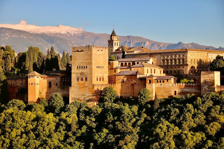 El Legado de la Alhambra: Arte Islámico en España